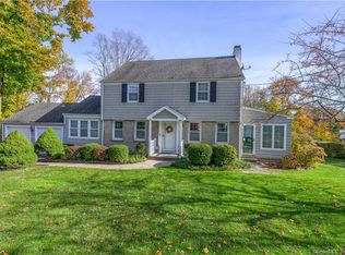 4 Bradstreet Ter, North Haven, CT 06473
