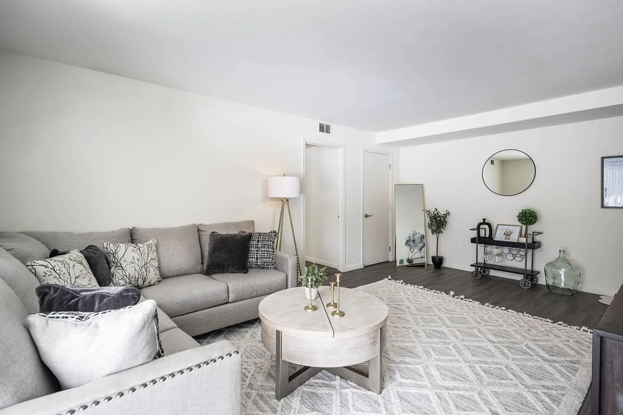 Solon Park Apartments — Photo 1