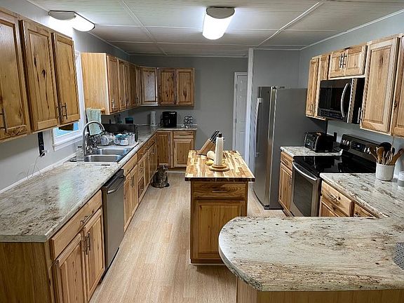 3rd image of 337 Leslie Ave