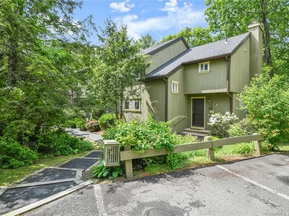 11 South Mdws, Woodbury, CT 06798