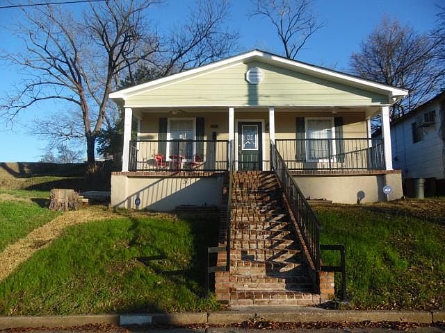 1st image of 3007 Oak St