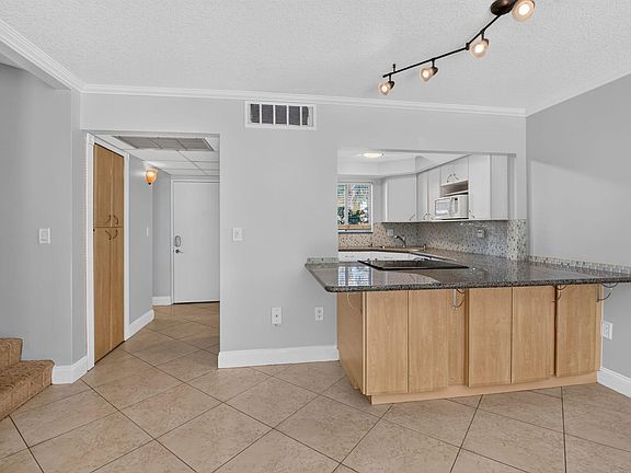 5th image of 892 SW 9th Street Cir APT 7