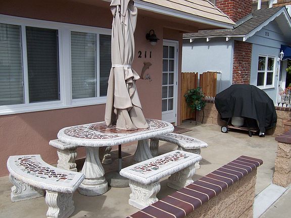 Front patio & table
