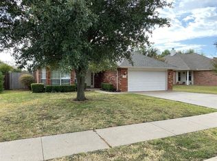 332 Shane Ln, Burleson, TX 76028