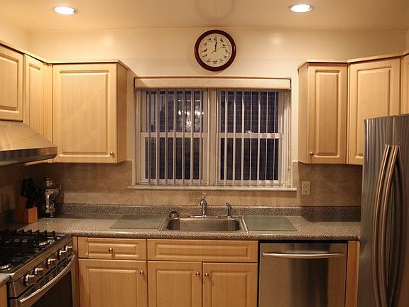 5th image of 1591 Pelham Pkwy N