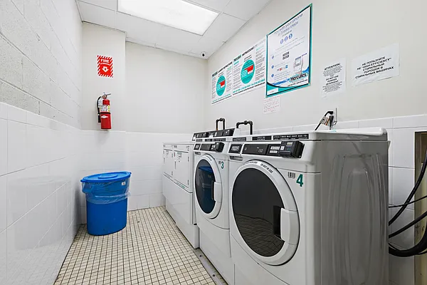 Sold by Thomas Lipovetsky, LREB | media 18