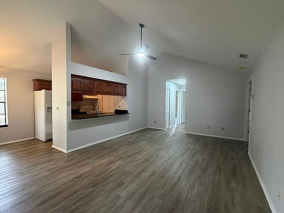 4th image of 3781 Lake Shore Dr