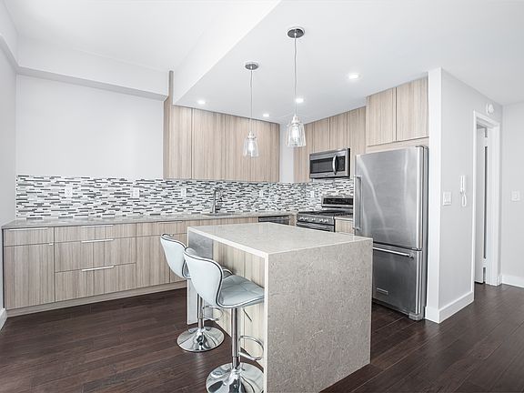 4th image of 188 E 64th St APT 4002