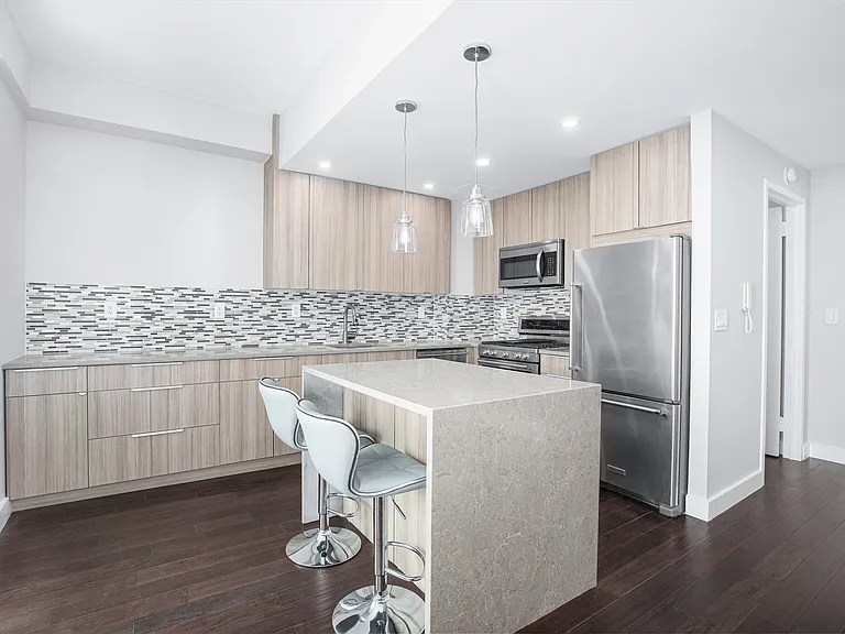 188 E 64th St #4002 — Photo 3