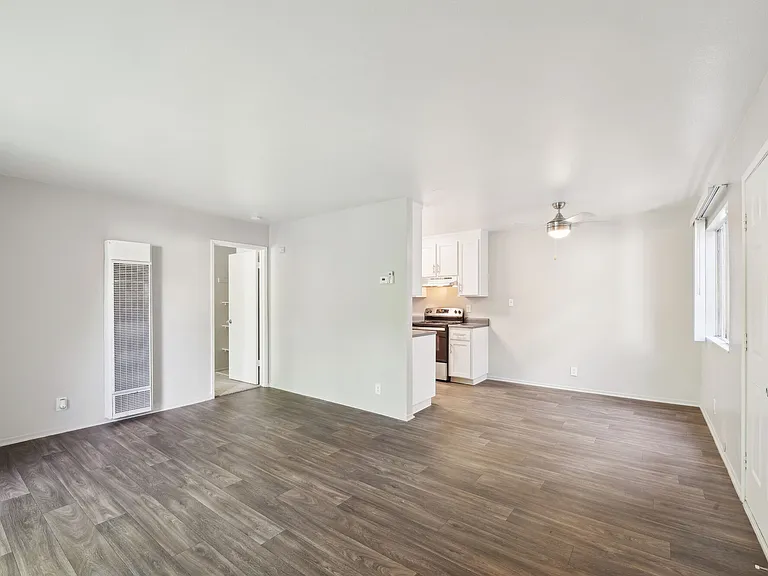 Kentwood Apartments — Photo 15