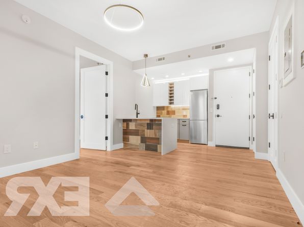 2112 Avenue P #302