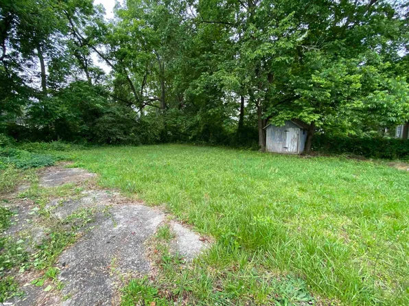 503 Academy St, Clinton, SC 29325