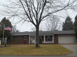 1820 Ashby Dr, Charleston, IL