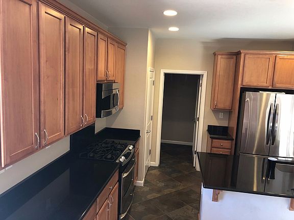 4th image of 3072 Village Plaza Dr