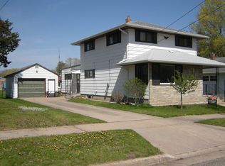 30 18th St, Clintonville, WI 54929
