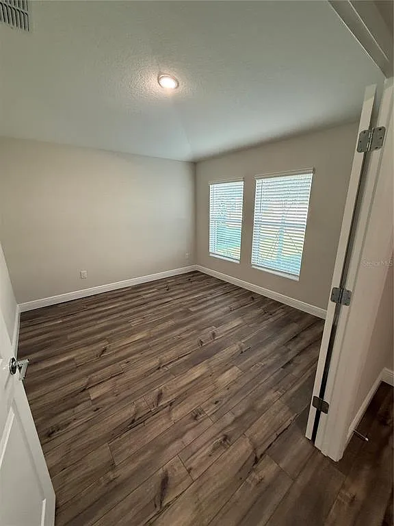 4 bed, 2.0 bath, 2212 sqft, $3,200 — Photo 3