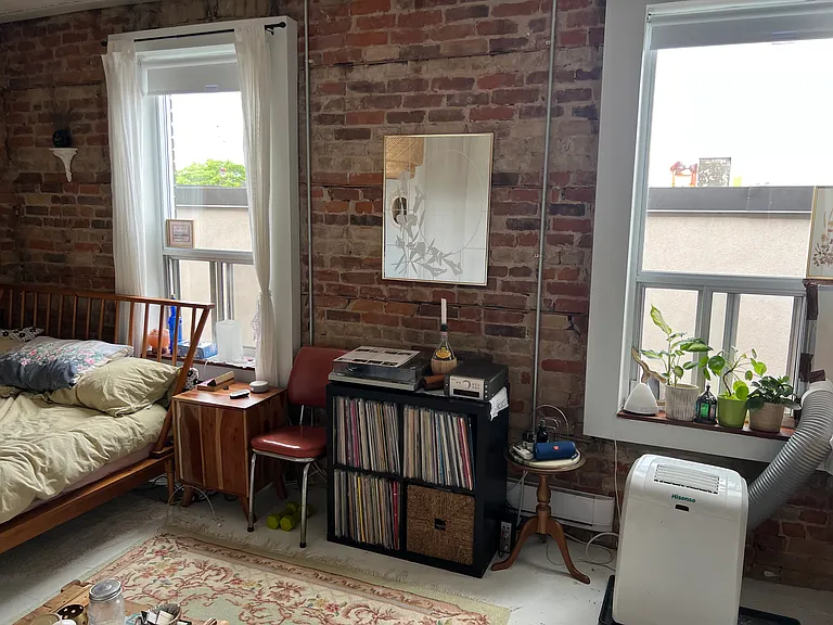 225 Gladstone Ave — Photo 95