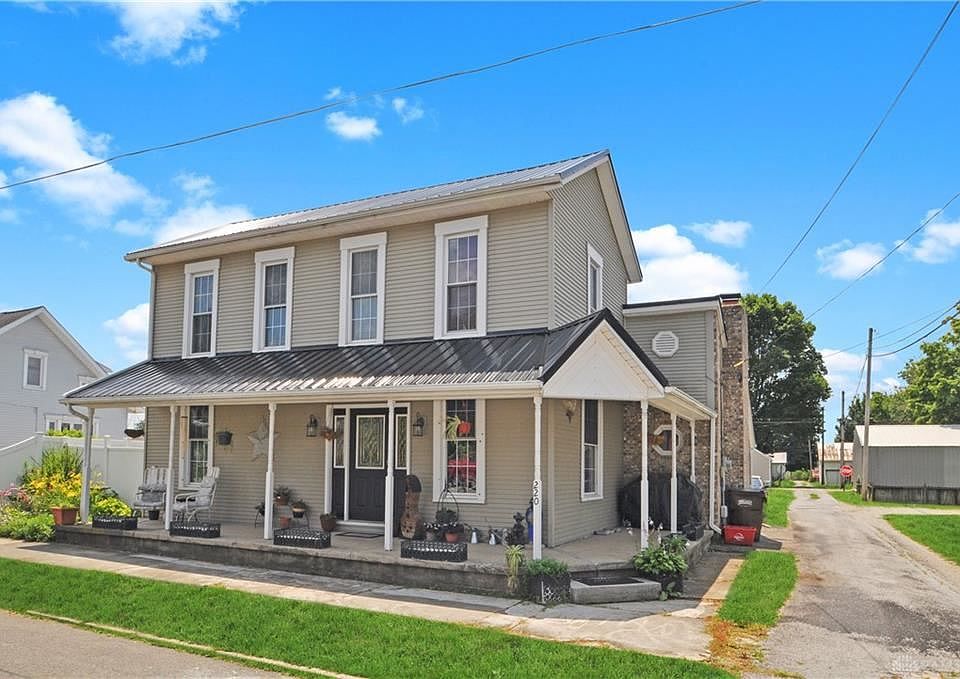 1st image of 220 E Washington St