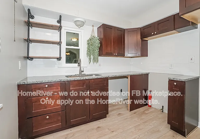 411 Hillview St — Photo 6