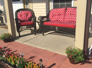 352 Juniper Cir, Streamwood, IL 60107