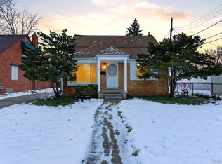 25640 W Hills Dr, Dearborn Heights, MI 48125