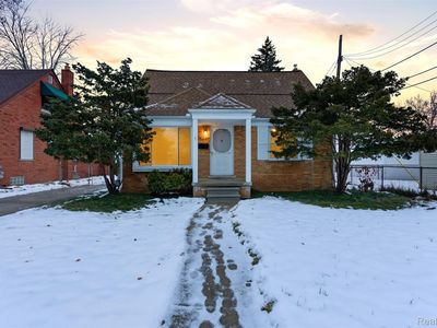 25640 W Hills Dr, Dearborn Heights, MI, 48125