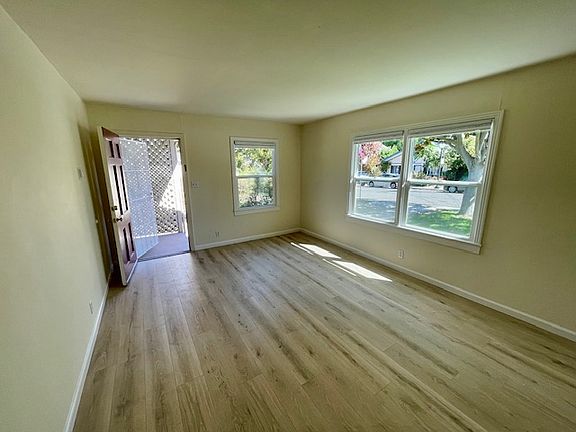 4th image of 672 Chiquita Ave