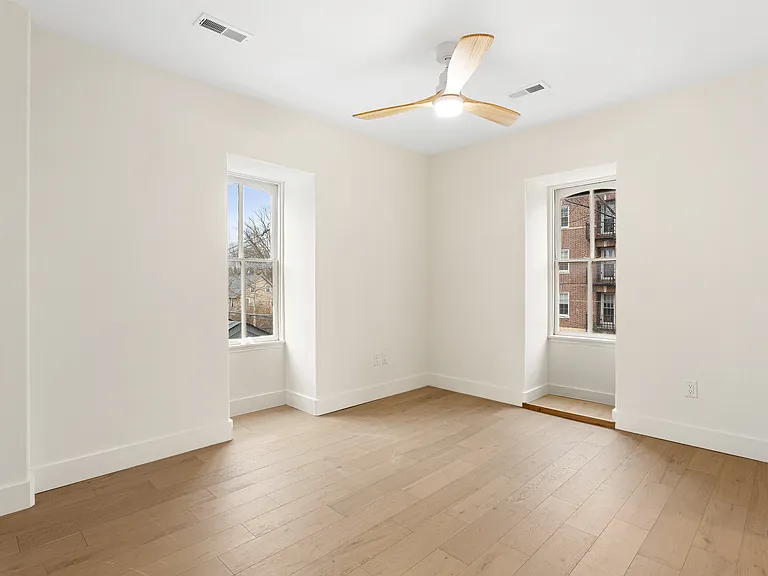 300 Kings Hwy E #C — Photo 13