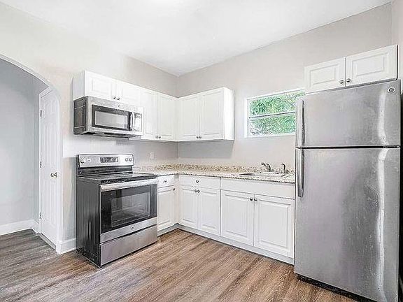 3rd image of 420 Lilac Ct