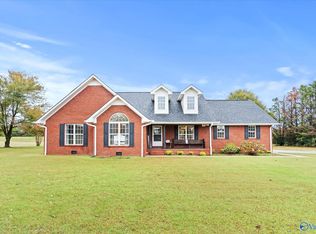 220 Santileon Ln, Rainsville, AL 35986