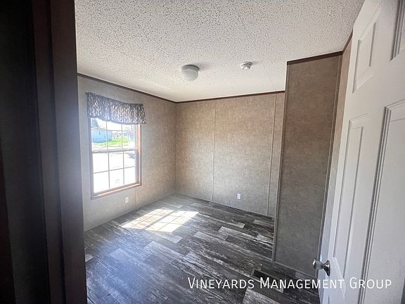 2nd image of 1906 Emerson Ave #104