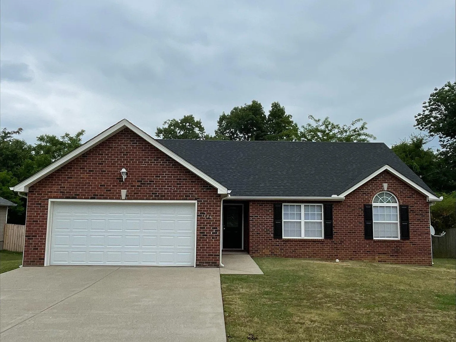 3 bed, 1376 sqft, $1,900 — Photo 1