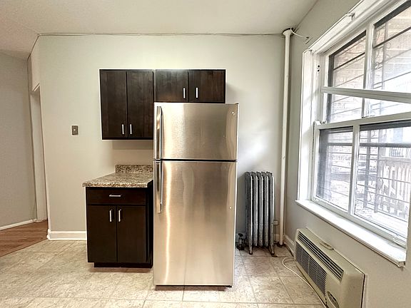 4th image of 2858 N Clark St APT 2