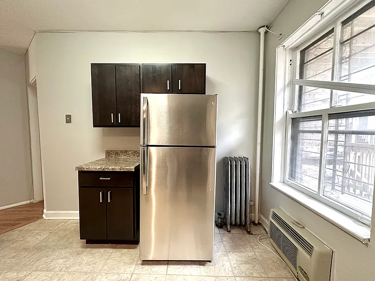2858 N Clark St #2 — Photo 4
