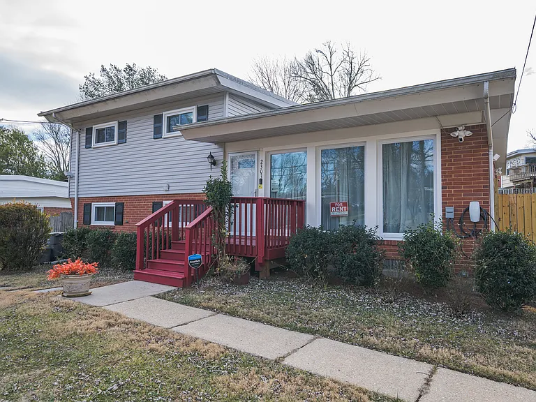 2303 Pinneberg Ave — Photo 5