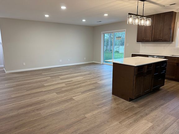 4th image of 345 Norris Ct