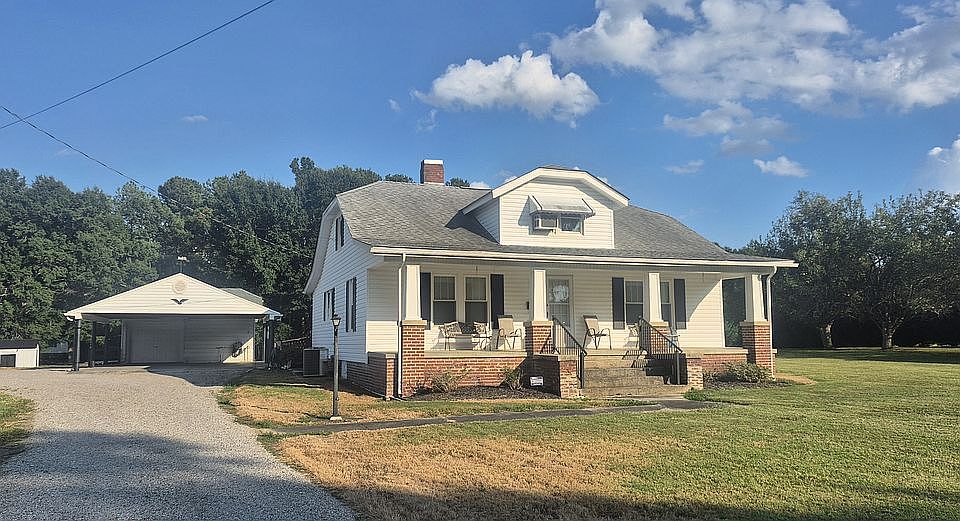 1st image of 703 Lester St