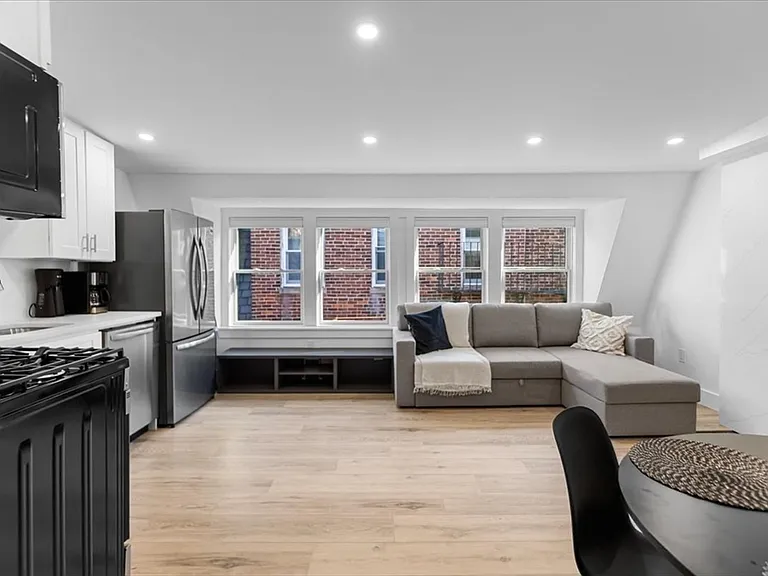 6 Goodwin Pl #4 — Photo 8