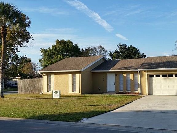 3rd image of 100 Poinsettia Dr
