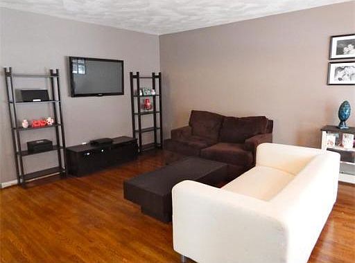 3rd image of 251 Proctor Ave