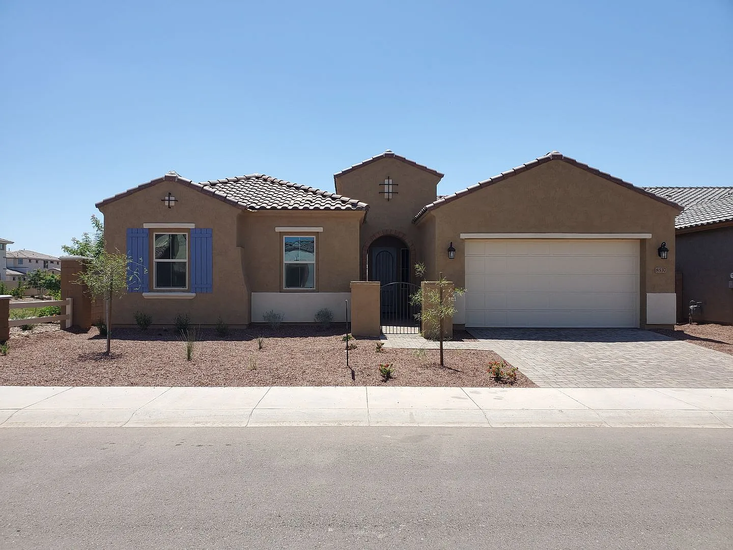 5 Bedroom - Large Newer Build - Great Location — Photo 1