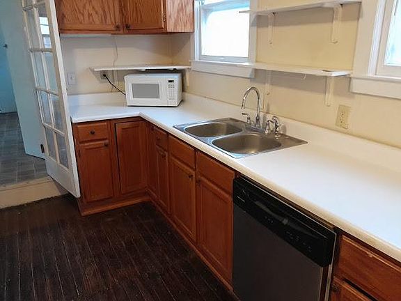 4th image of 526 Riverview Ave