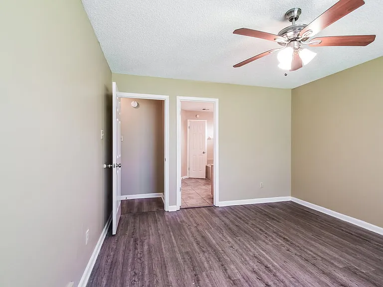 6498 Heatherwood Dr — Photo 9