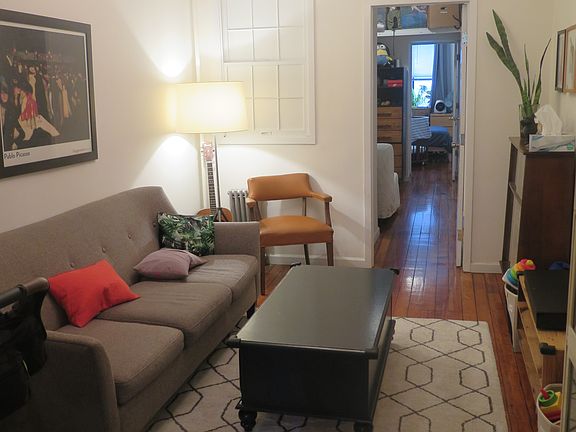 5th image of 219 Manhattan Ave #1B