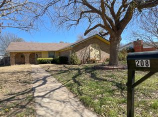 208 Crockett Ln, Hewitt, TX 76643