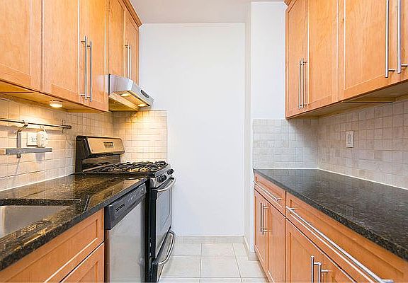 4th image of 245 E 93rd St APT 4G
