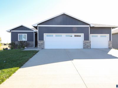 622 Sherwood Cir, Hartford, SD, 57033