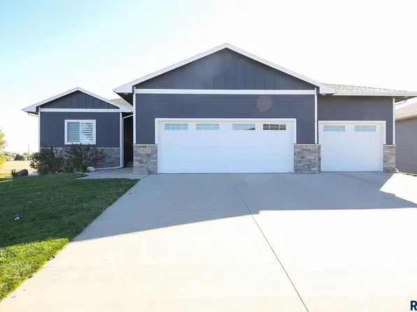 622 Sherwood Cir, Hartford, SD 57033