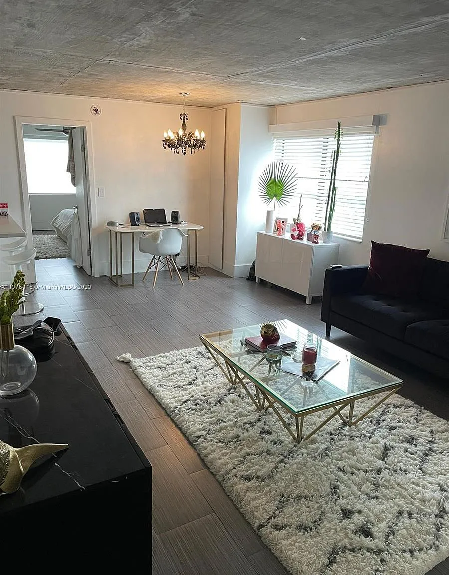 Hibiscus South Condo — Photo 1