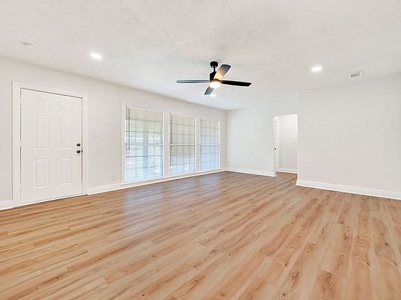 4th image of 4603 Lee St